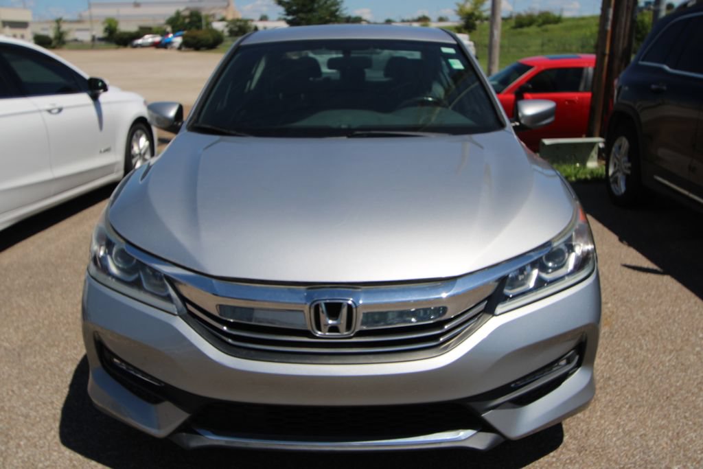 Used 2017 Honda Accord Sport image 4