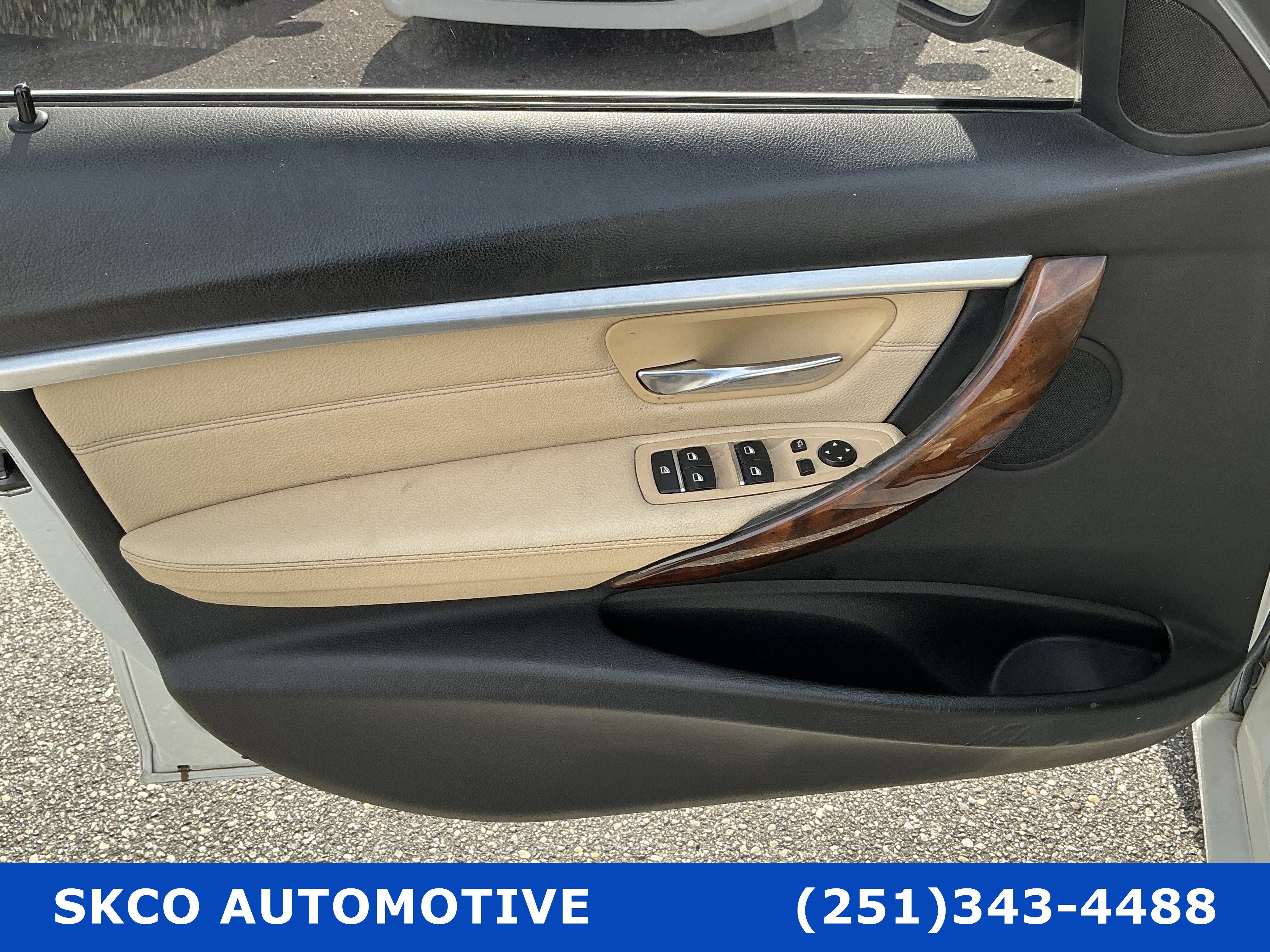 Used 2017 BMW 330i xDrive Sedan w/ Premium Package AWD/4WD image 13