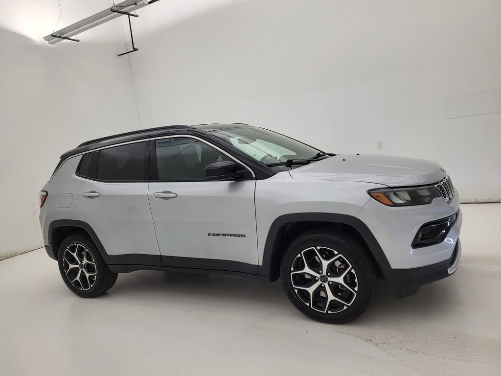Used 2025 Jeep Compass Limited image 1