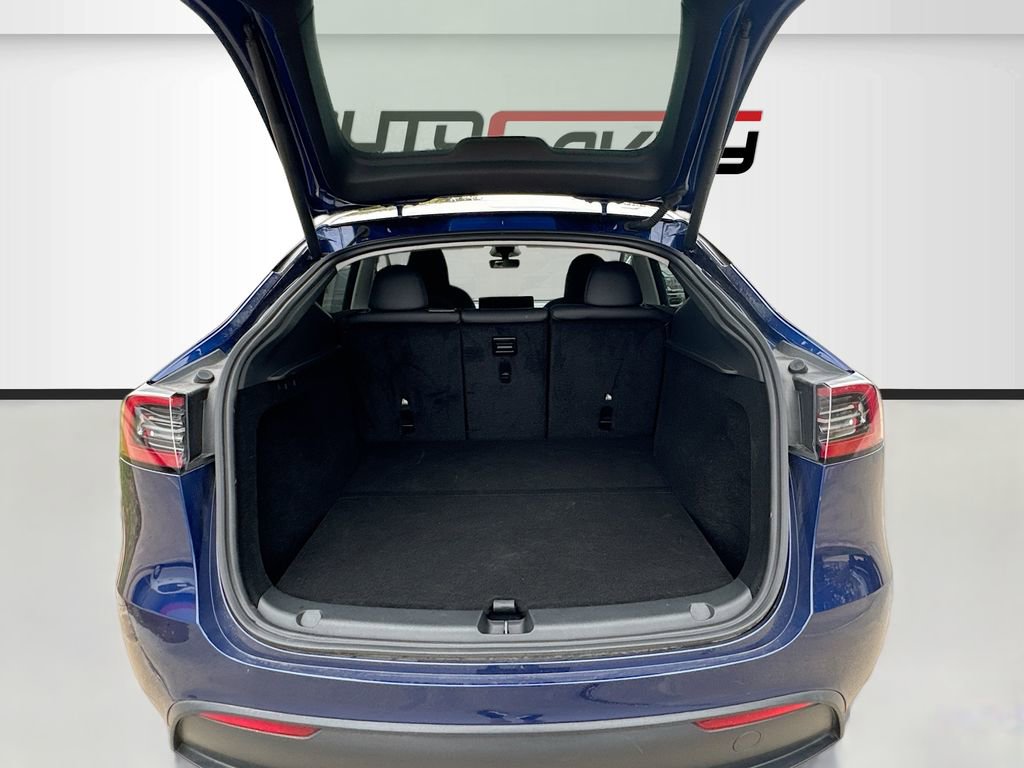 Used 2025 Tesla Model Y Long Range RWD image 27