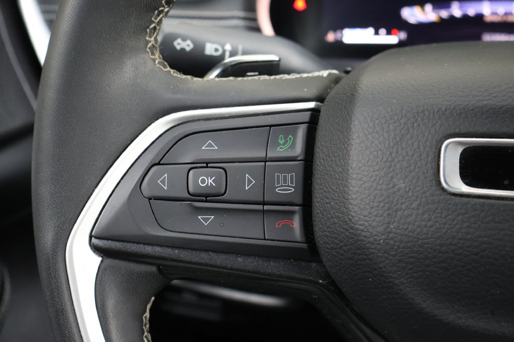 Used 2023 Jeep Grand Cherokee L Laredo AWD/4WD image 31