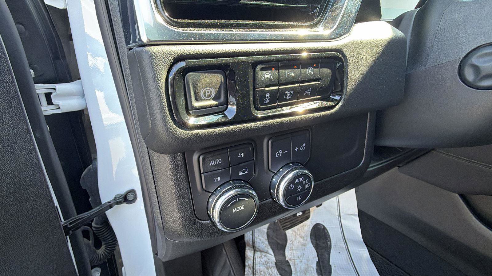 Used 2025 GMC Yukon XL Denali image 18