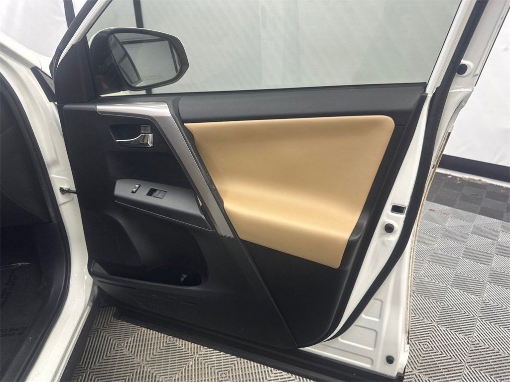 Used 2017 Toyota RAV4 XLE image 15