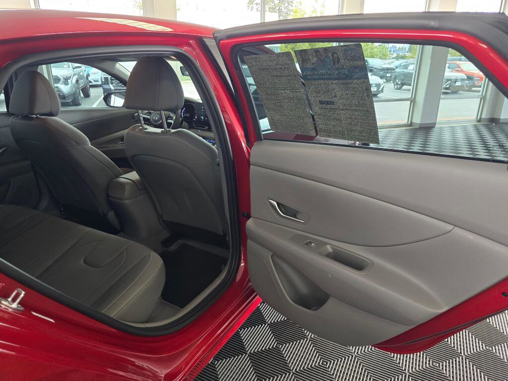 Used 2023 Hyundai Elantra Blue FWD image 37