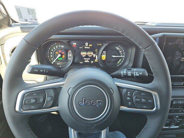 Used 2025 Jeep Wrangler Sahara image 22