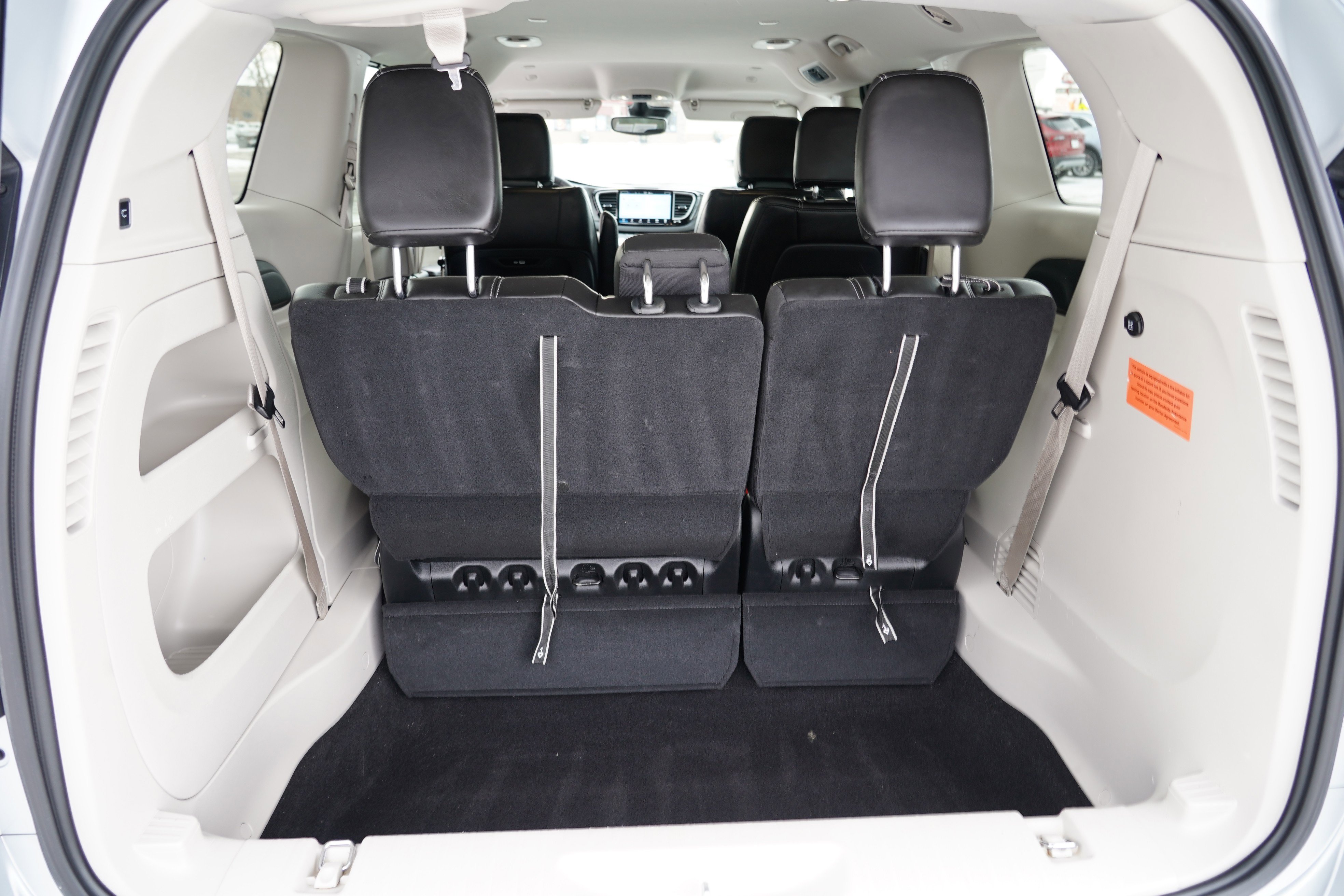 Used 2024 Chrysler Pacifica Touring-L FWD image 32