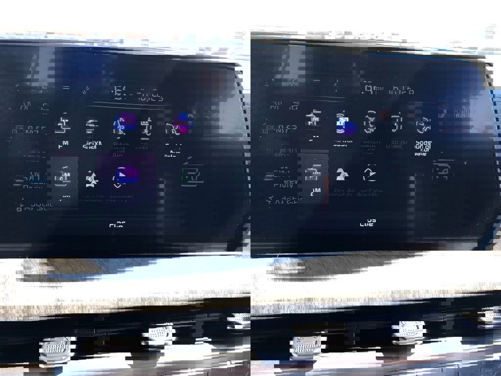 Used 2024 Kia Telluride EX w/ EX Captain's Chair Package image 26