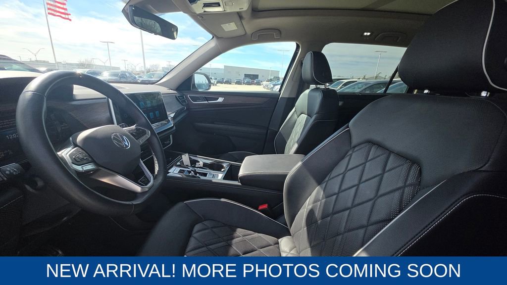 Used 2025 Volkswagen Atlas SEL Premium R-Line image 11