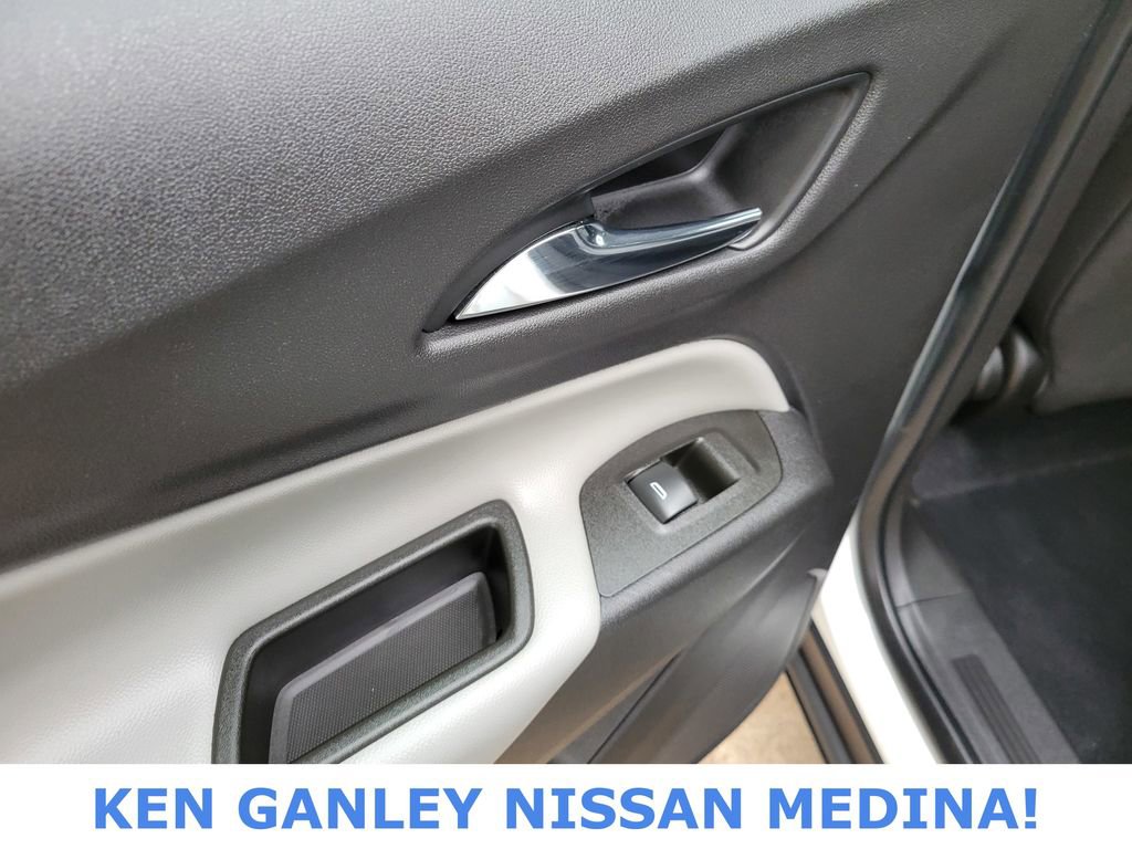 Used 2021 Chevrolet Equinox LS image 37