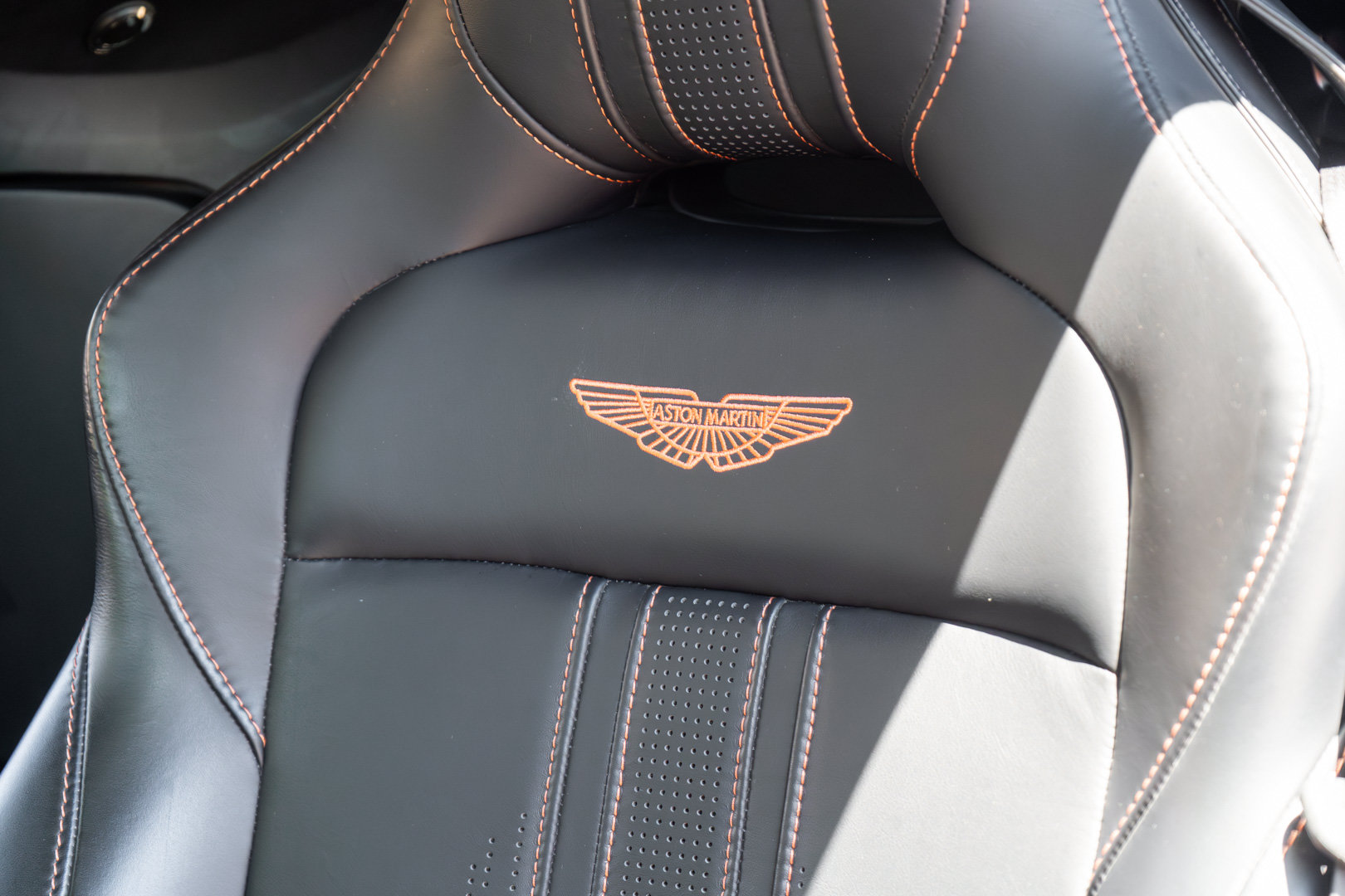 Used 2023 Aston Martin V8 Vantage Roadster RWD image 6