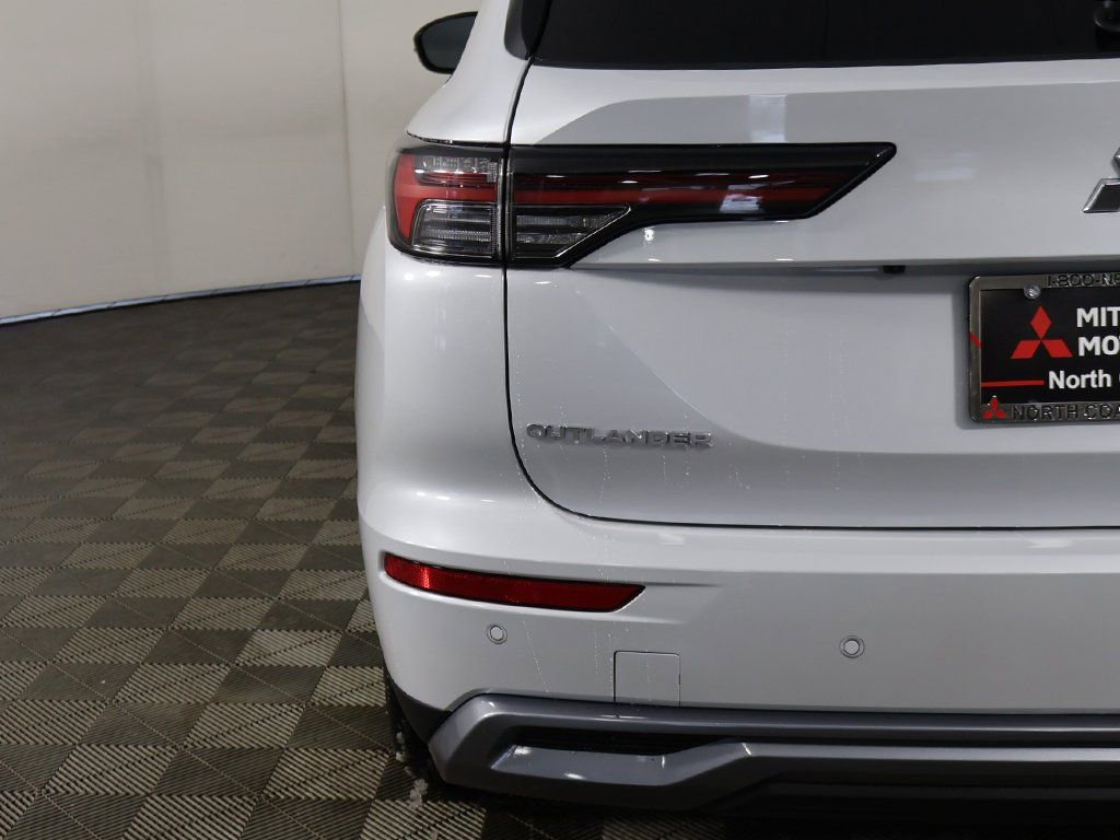 New 2026 Mitsubishi Outlander SE image 19