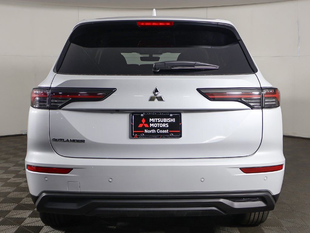 New 2026 Mitsubishi Outlander ES FWD image 12