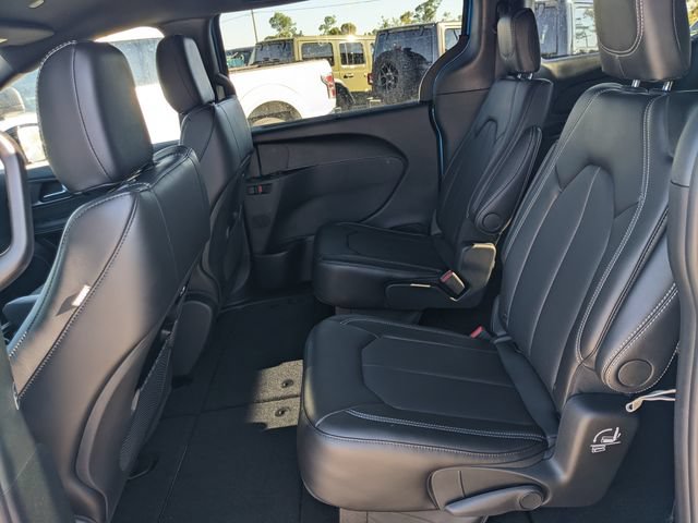 New 2026 Chrysler Pacifica Select FWD image 10