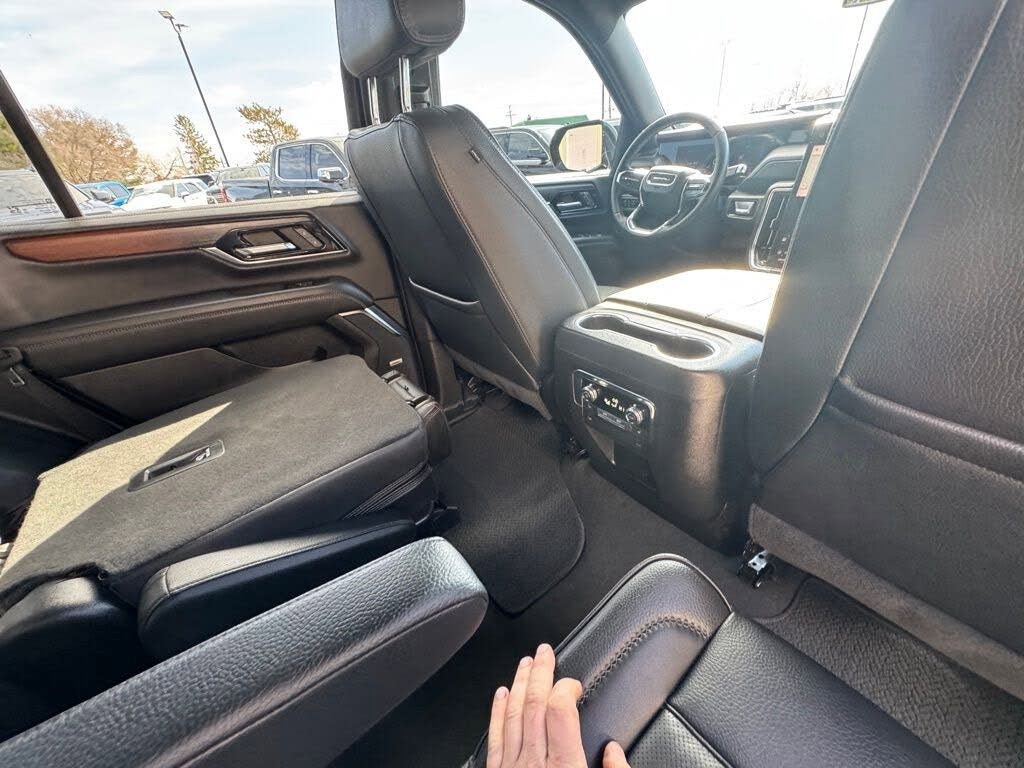 Used 2025 GMC Yukon Denali w/ Sun & Power Step Package image 43