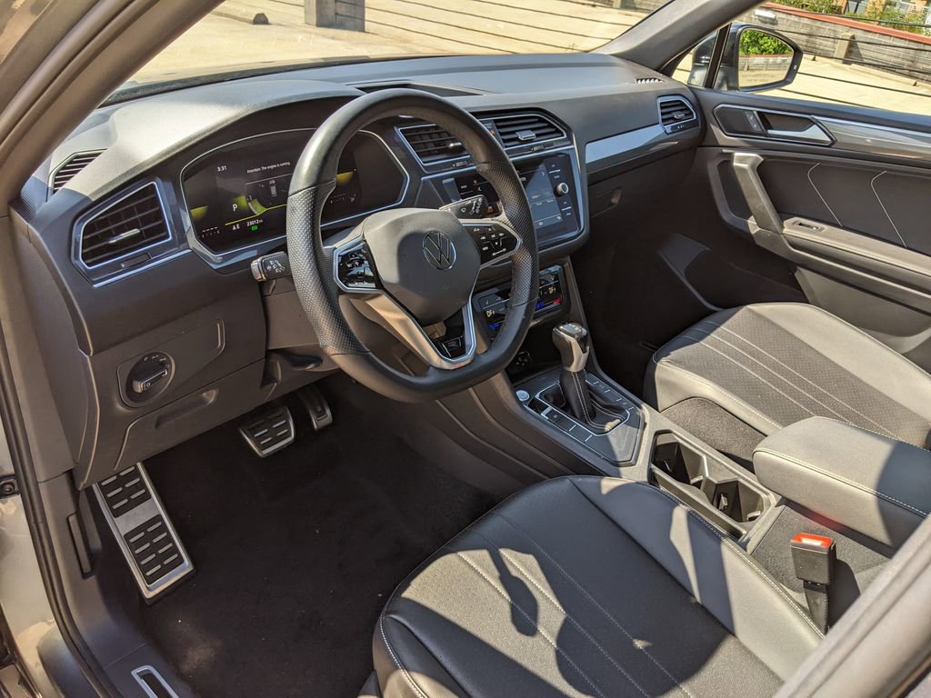 Certified 2023 Volkswagen Tiguan SE R-Line FWD image 8