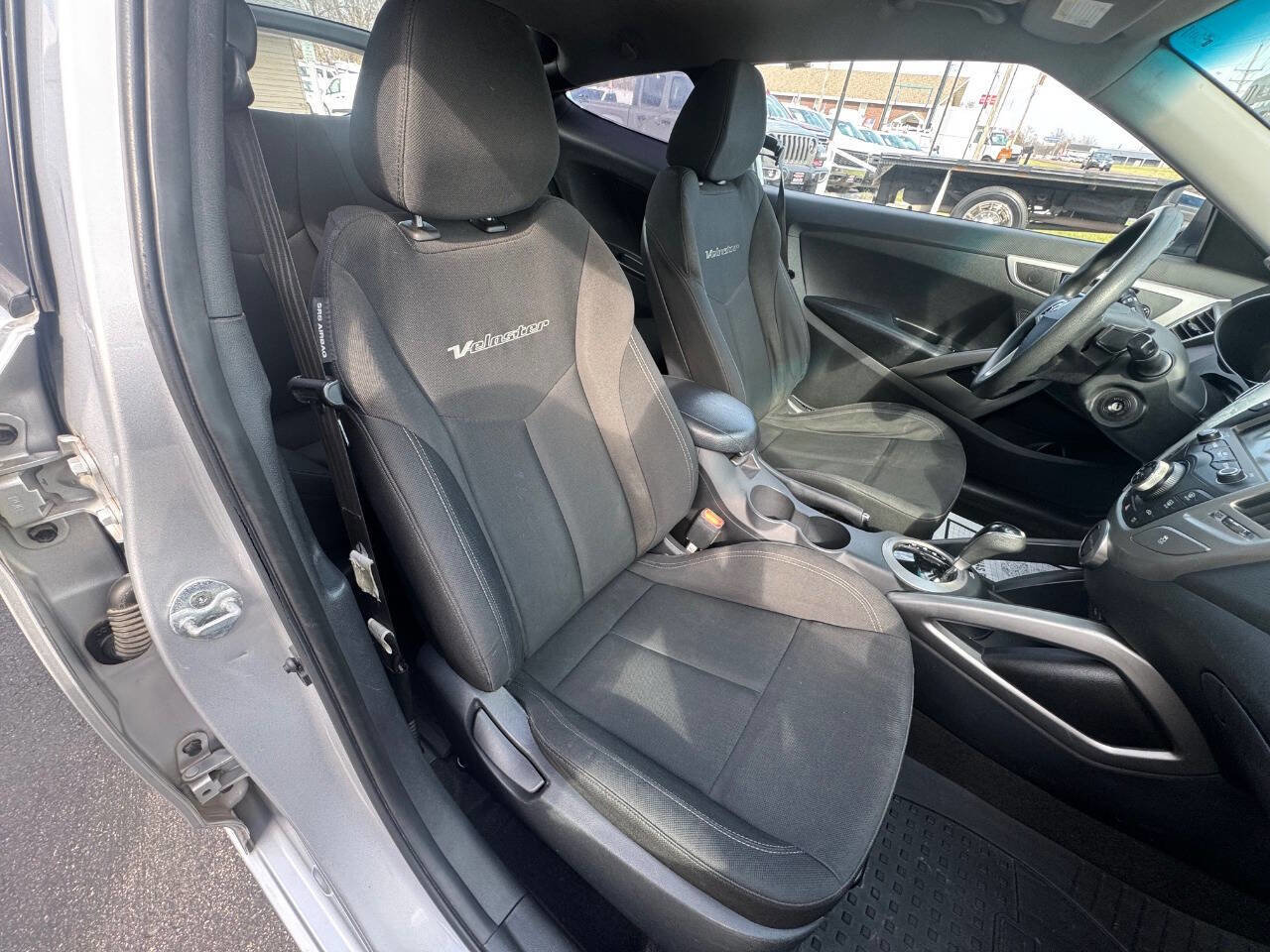 Used 2015 Hyundai Veloster image 16