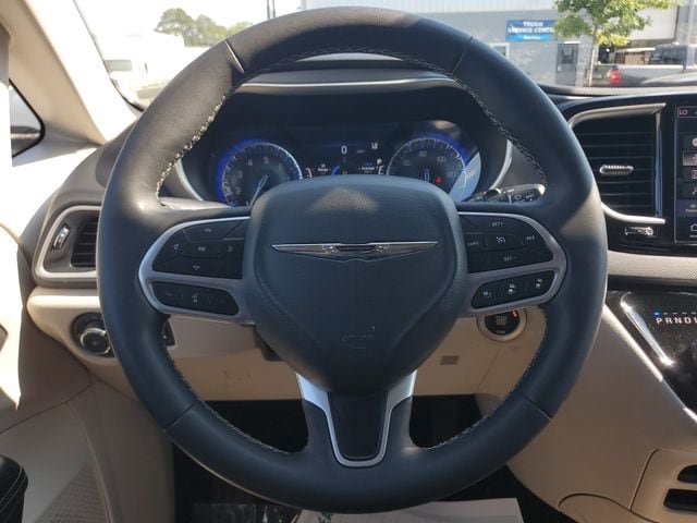 Certified 2023 Chrysler Pacifica Touring-L FWD image 23