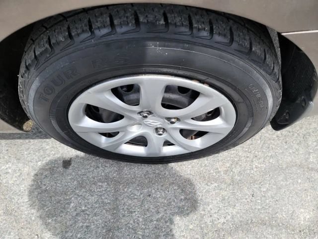 Used 2012 Hyundai Accent GLS FWD image 23