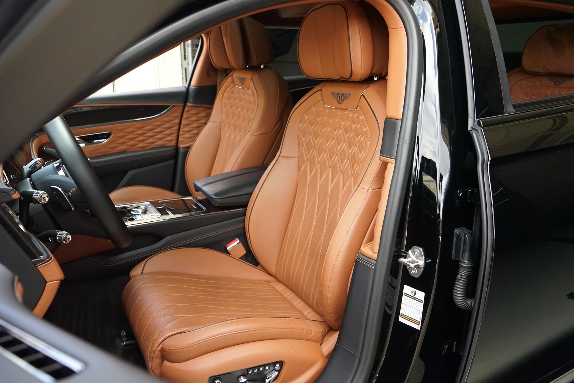 Used 2022 Bentley Flying Spur Plug-In Hybrid AWD/4WD image 9
