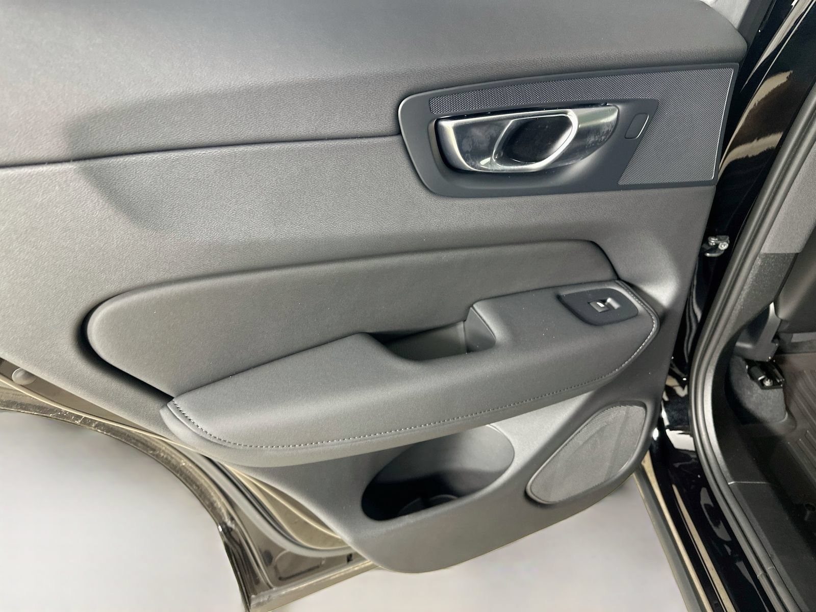 New 2026 Volvo XC60 B5 Plus w/ Protection Package Premier AWD/4WD image 33