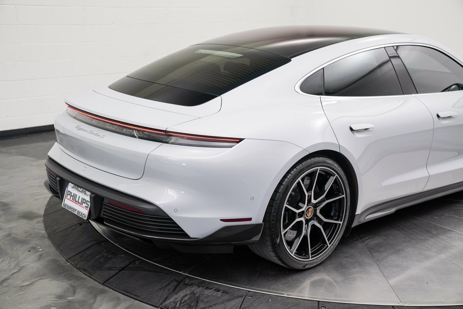 Used 2022 Porsche Taycan Turbo S AWD/4WD image 10