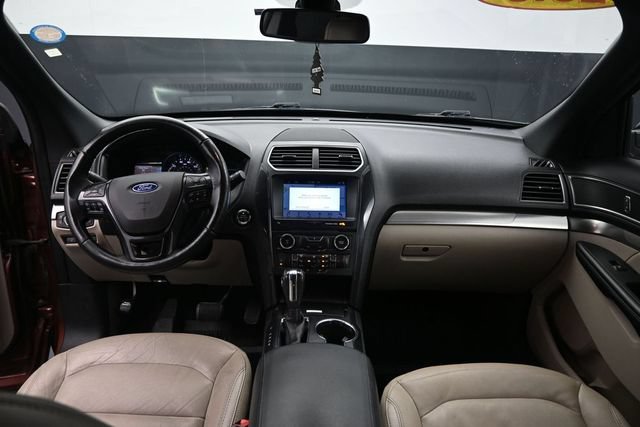 Used 2018 Ford Explorer XLT w/ Equipment Group 202A AWD/4WD image 48
