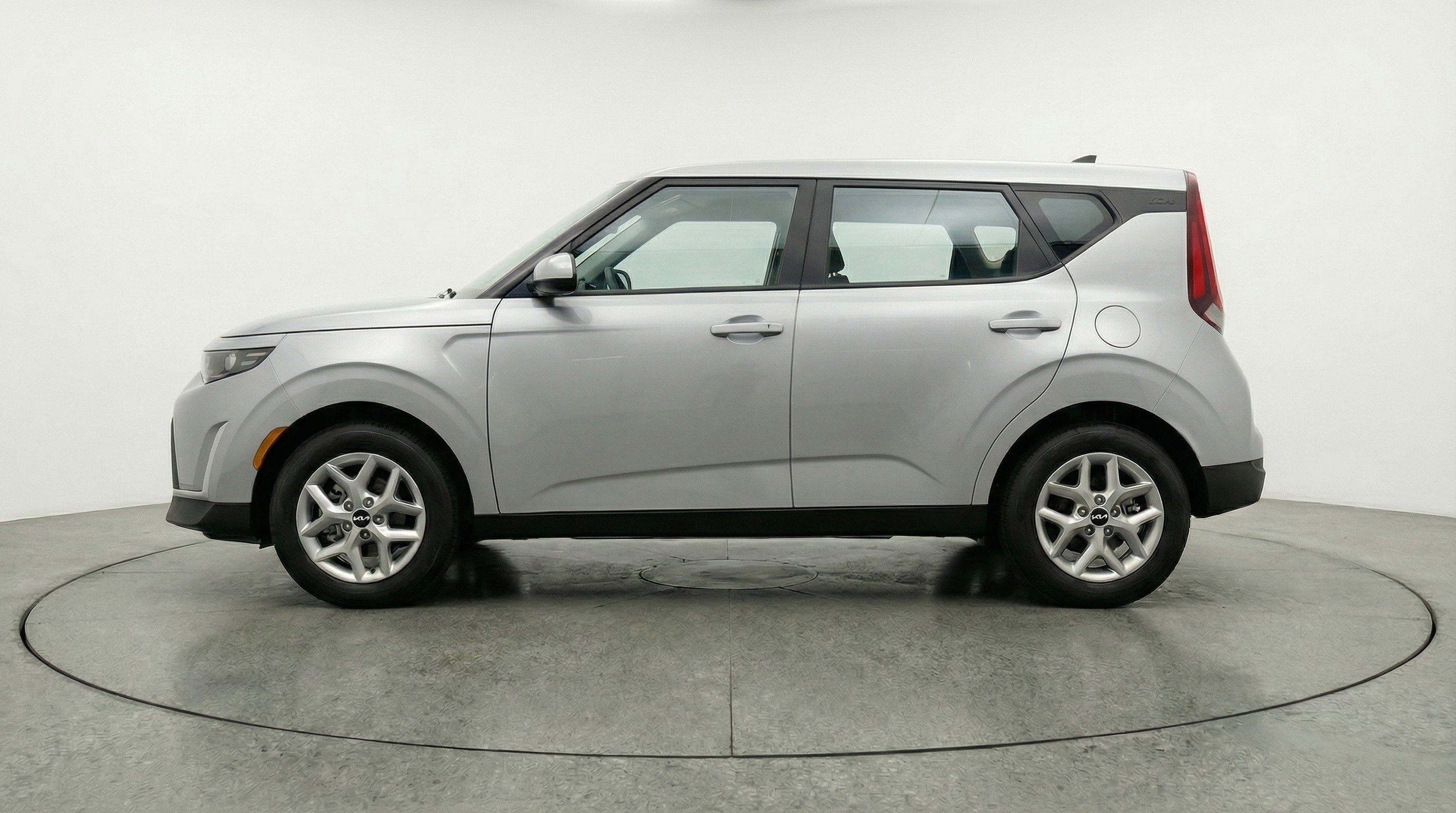Used 2025 Kia Soul LX w/ LX Technology Package image 5