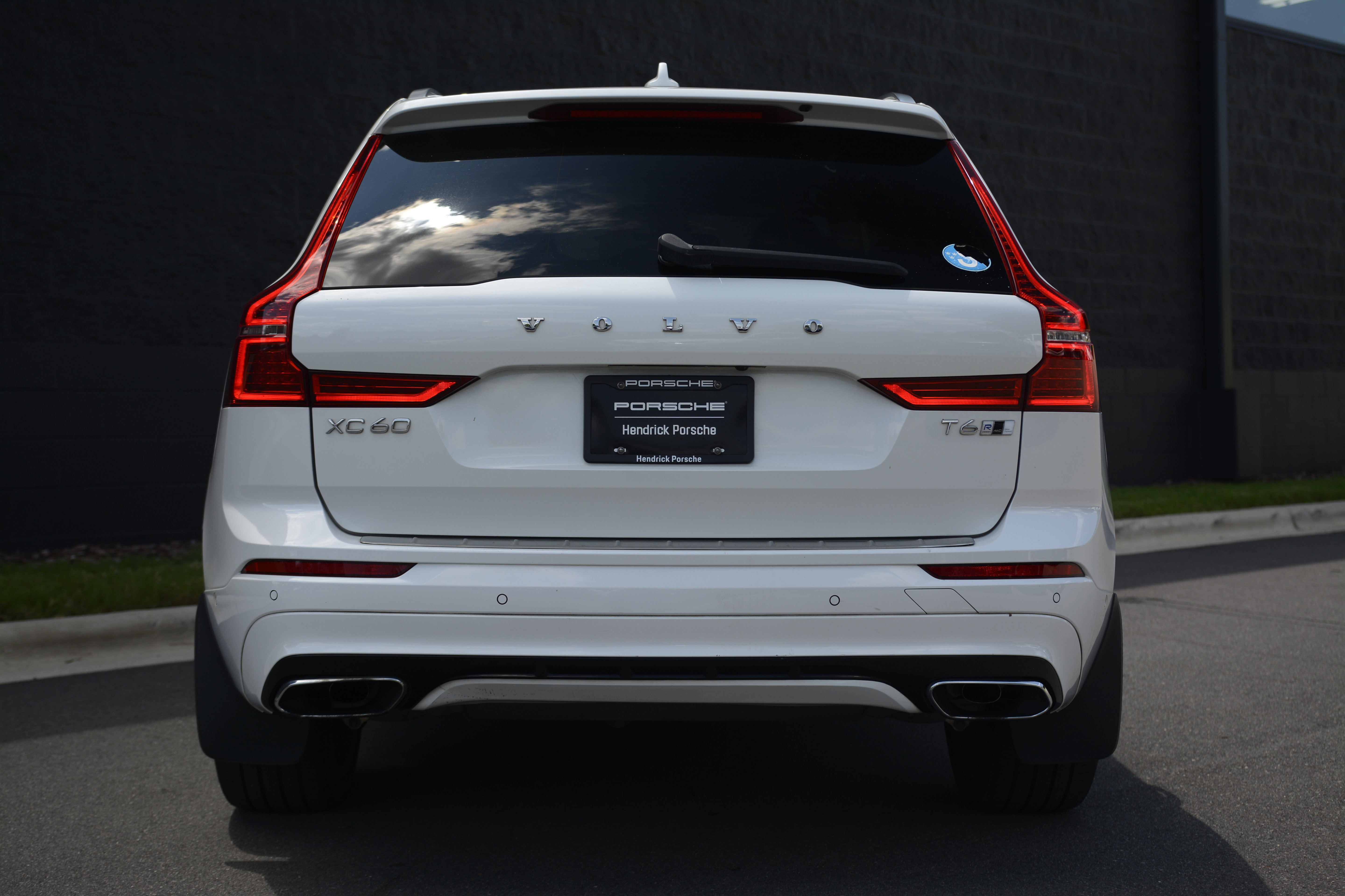 Used 2019 Volvo XC60 T6 R-Design w/ Protection Package Premier AWD/4WD image 6