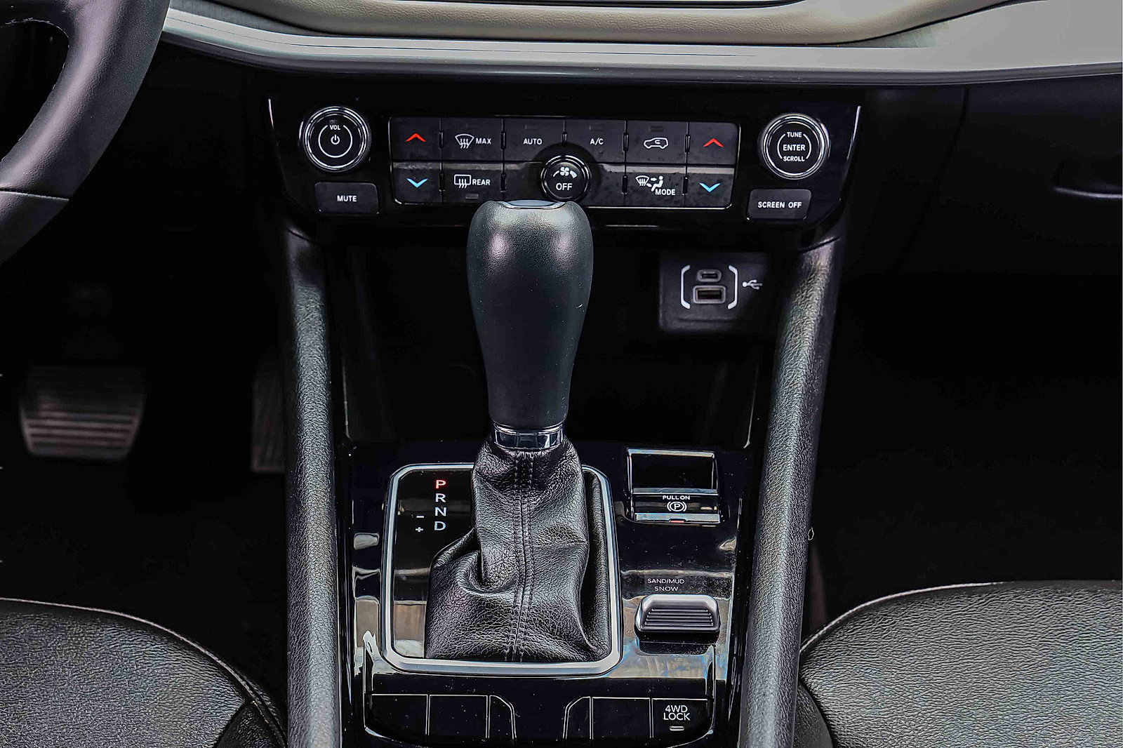 Used 2025 Jeep Compass Limited AWD/4WD image 12