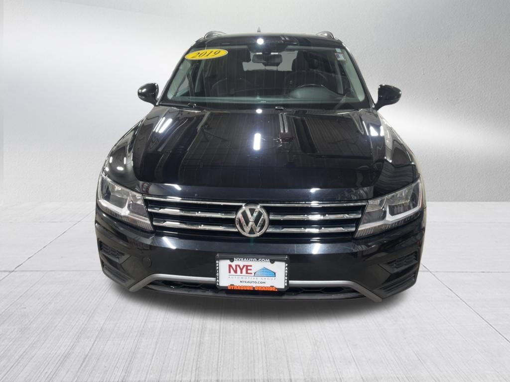 Used 2019 Volkswagen Tiguan SE w/ Panoramic Sunroof Package image 2