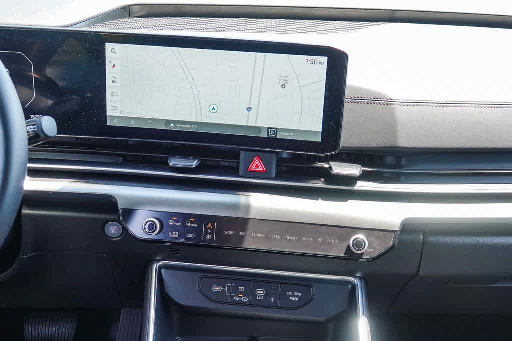 Certified 2025 Kia Carnival SX w/ SX Dark Edition Package FWD image 12