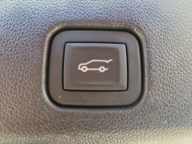 Used 2025 Chevrolet Traverse High Country FWD image 10
