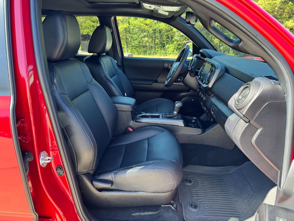 Used 2022 Toyota Tacoma TRD Off-Road image 16