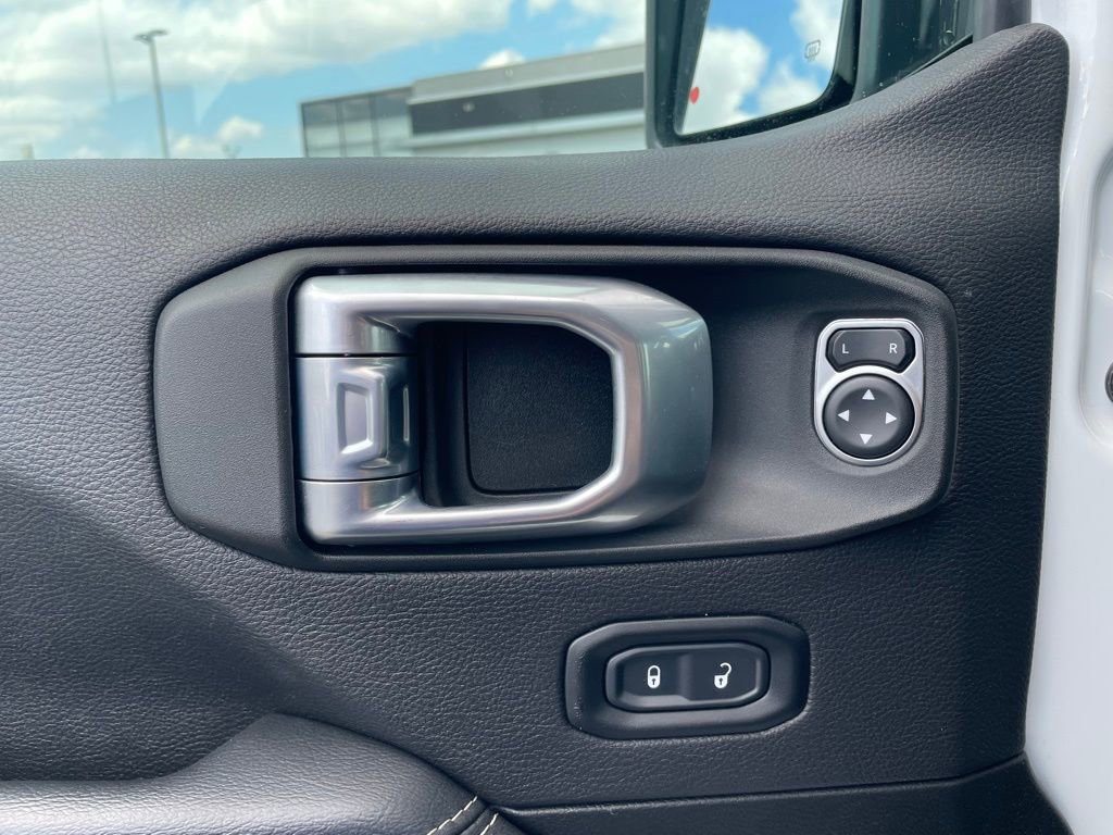 Used 2022 Jeep Wrangler Unlimited Sahara image 12