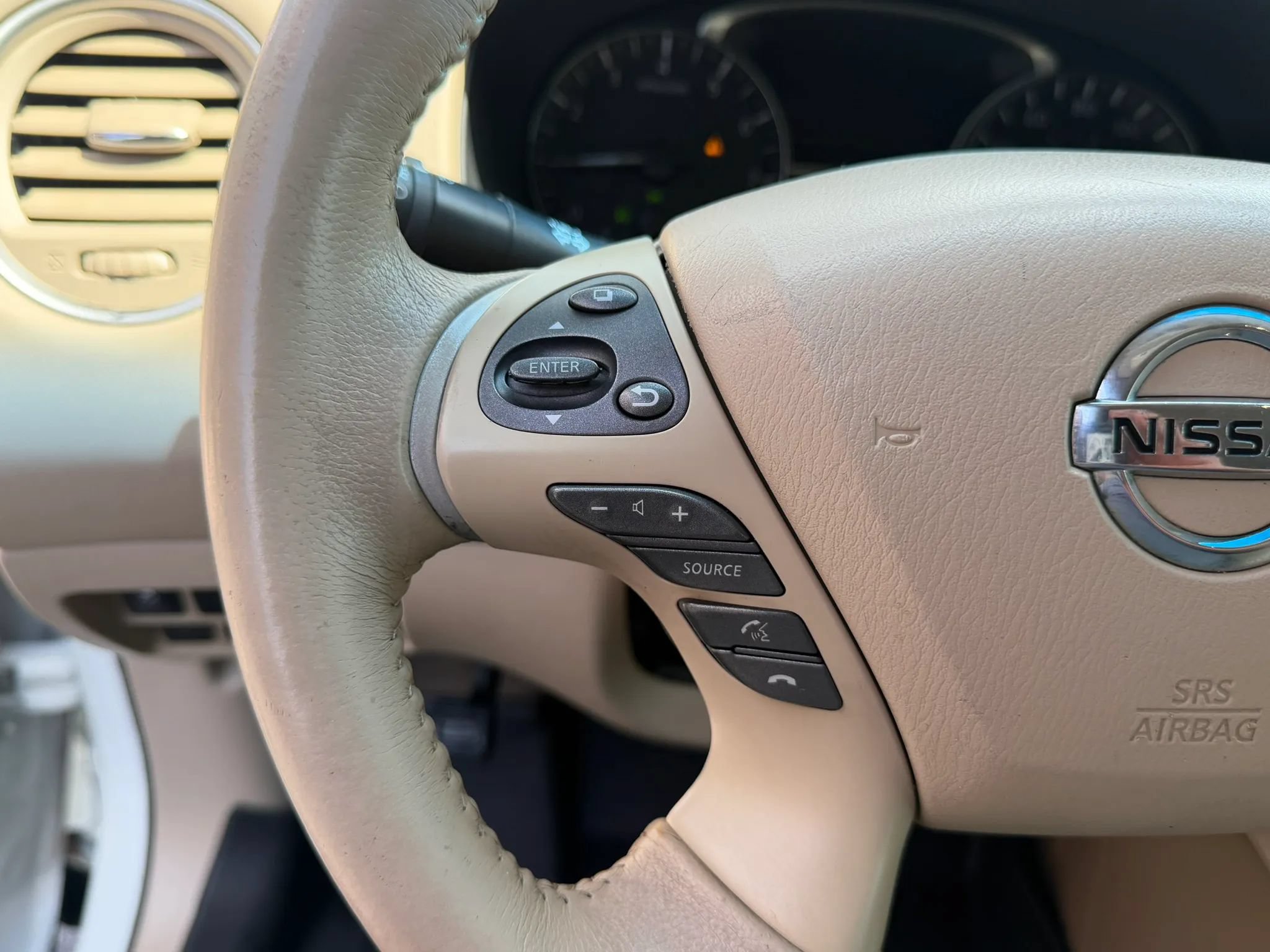 Used 2014 Nissan Pathfinder SL FWD image 19