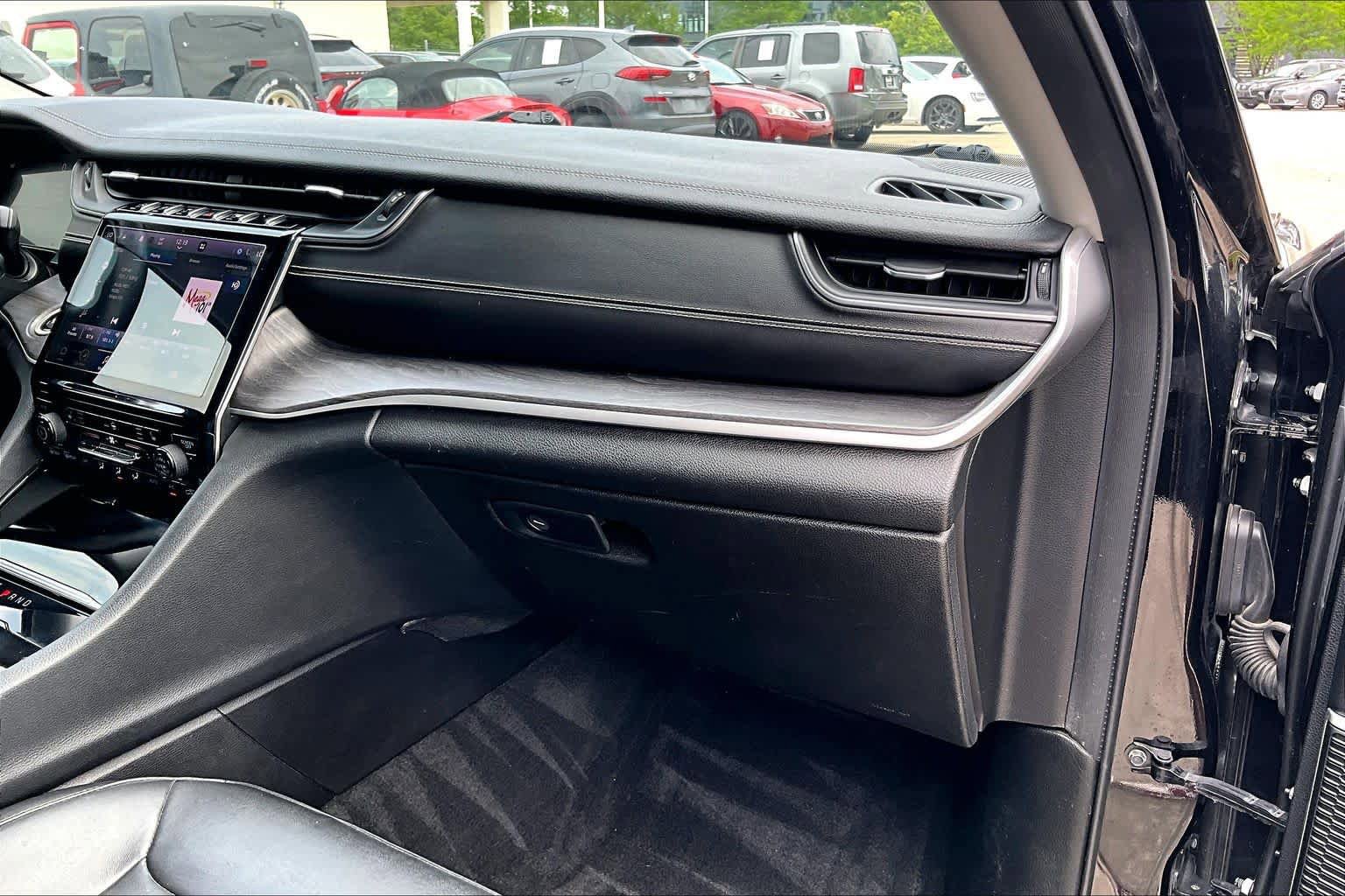 Used 2021 Jeep Grand Cherokee L Limited AWD/4WD image 16