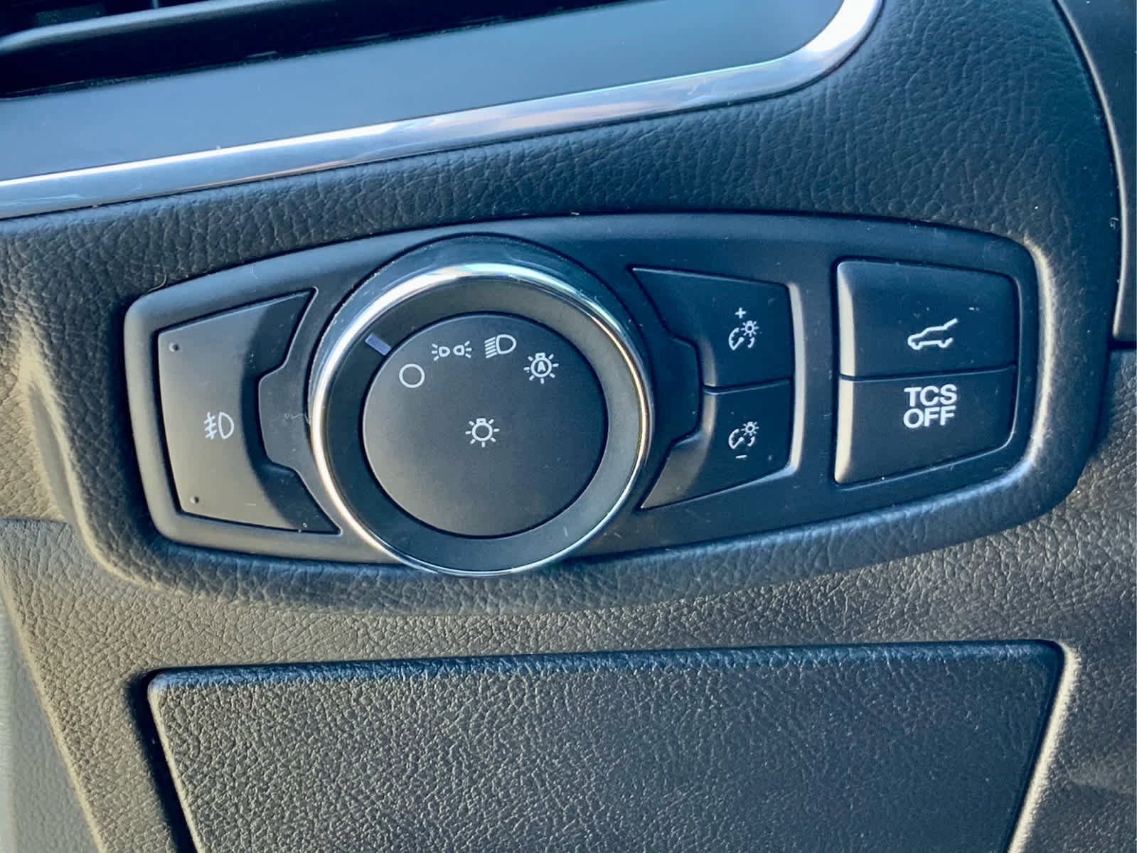 Used 2019 Ford Edge Titanium FWD image 43