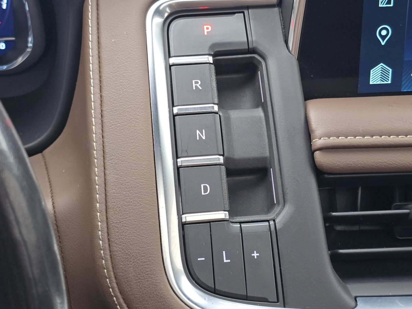 Certified 2022 Chevrolet Tahoe High Country w/ Premium Package image 18