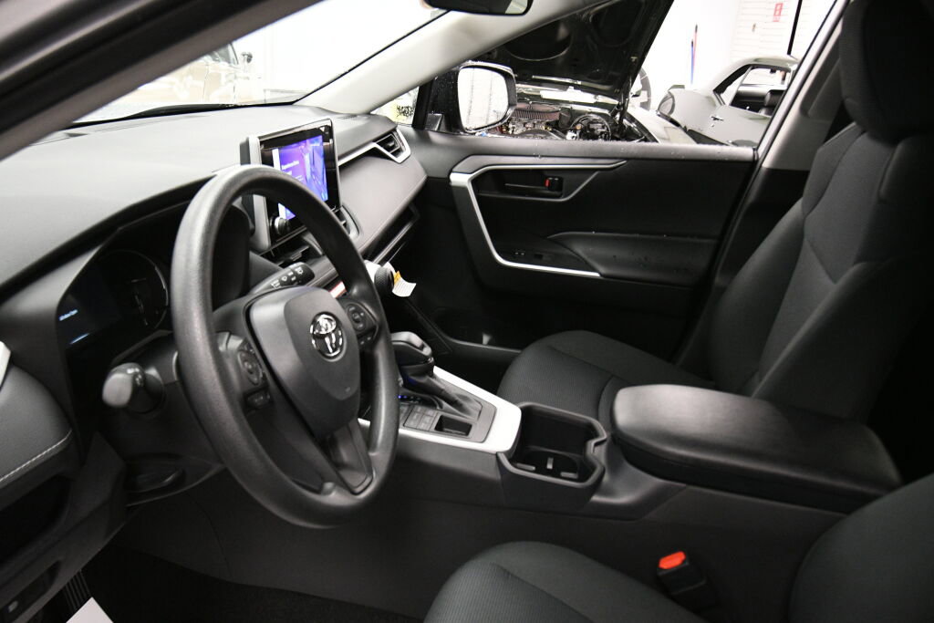 Used 2025 Toyota RAV4 LE image 18