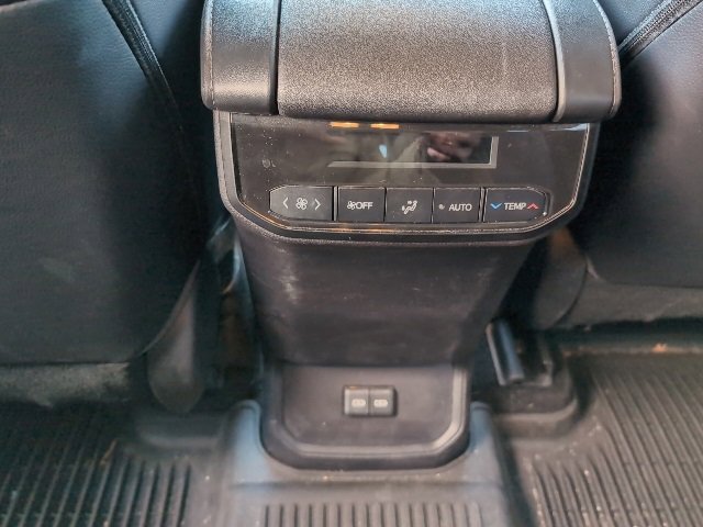 Used 2023 Toyota Highlander XLE image 22