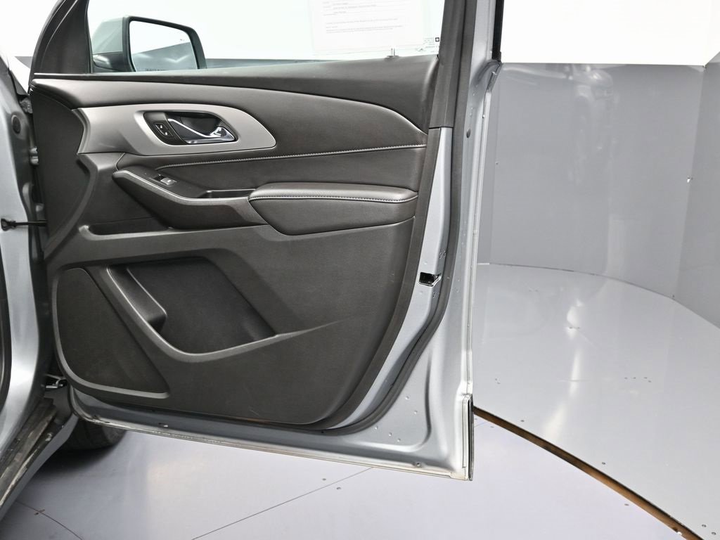 Used 2023 Chevrolet Traverse LT w/ LPO, Floor Liner Package image 43