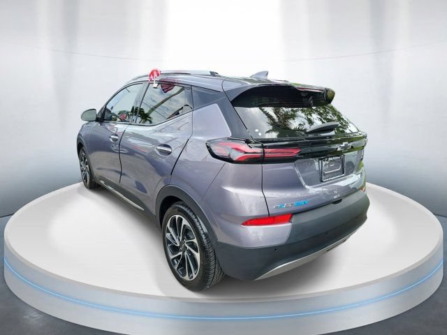 Used 2023 Chevrolet Bolt EUV Premier w/ Sun & Sound Package FWD image 3