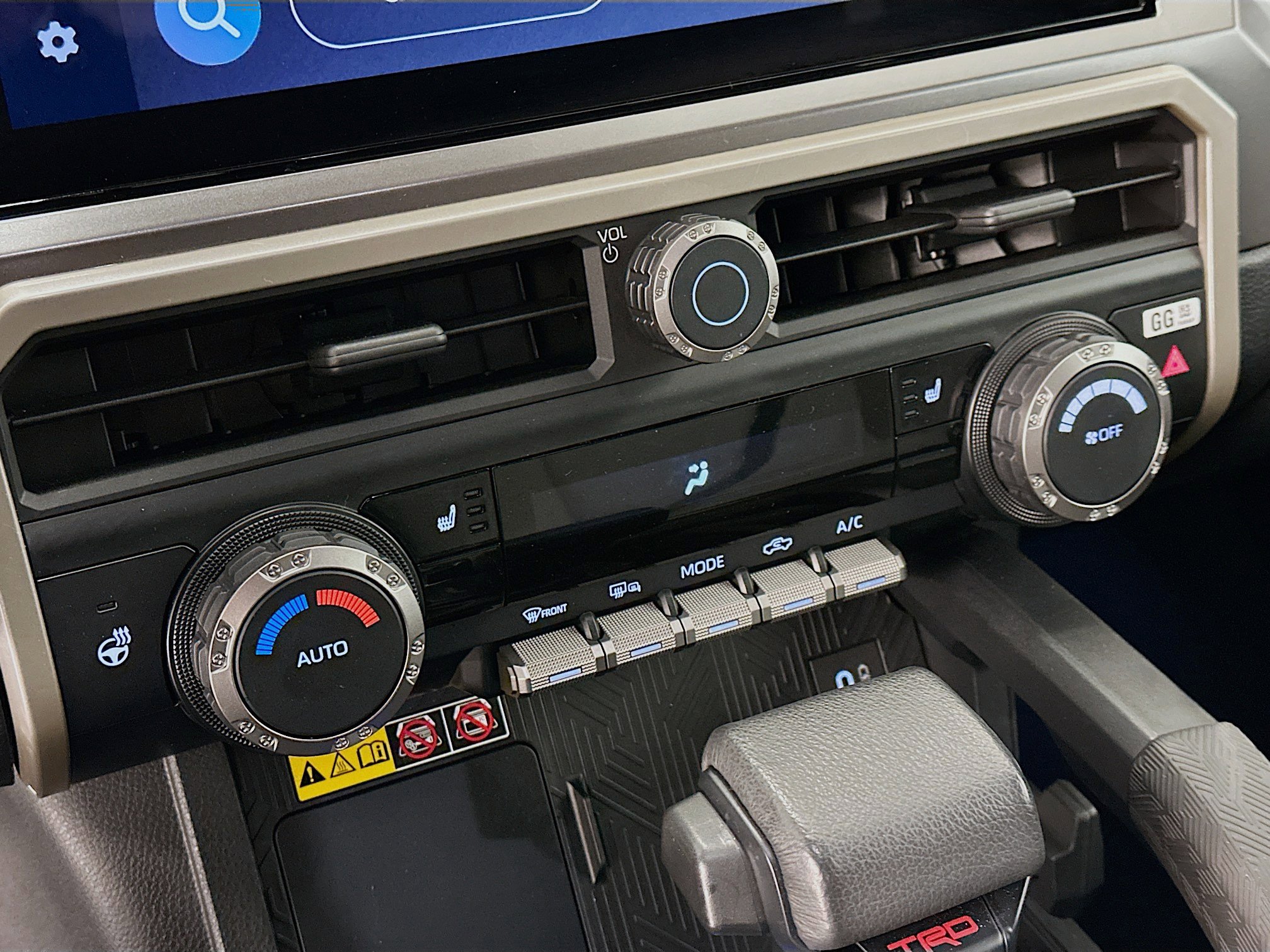 Used 2024 Toyota Tacoma TRD Sport w/ TRD Sport Upgrade Package image 24