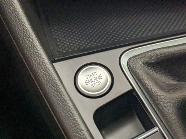 Certified 2022 Volkswagen Jetta SE w/ Panoramic Sunroof Package image 25