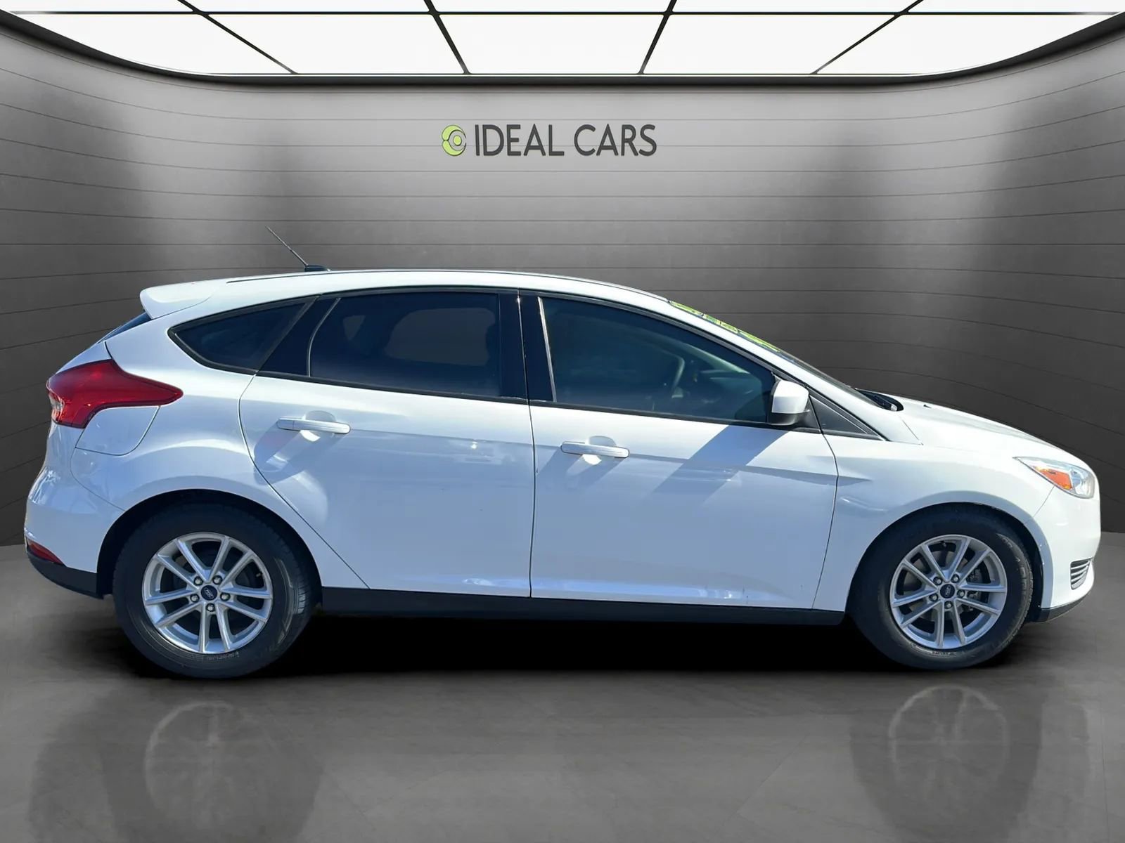 Used 2018 Ford Focus SE FWD image 4
