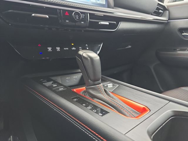 Used 2025 Nissan Kicks SR image 35