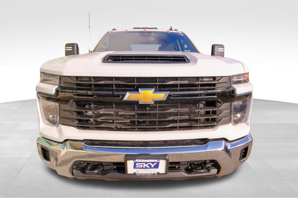 Used 2024 Chevrolet Silverado 3500 W/T image 11