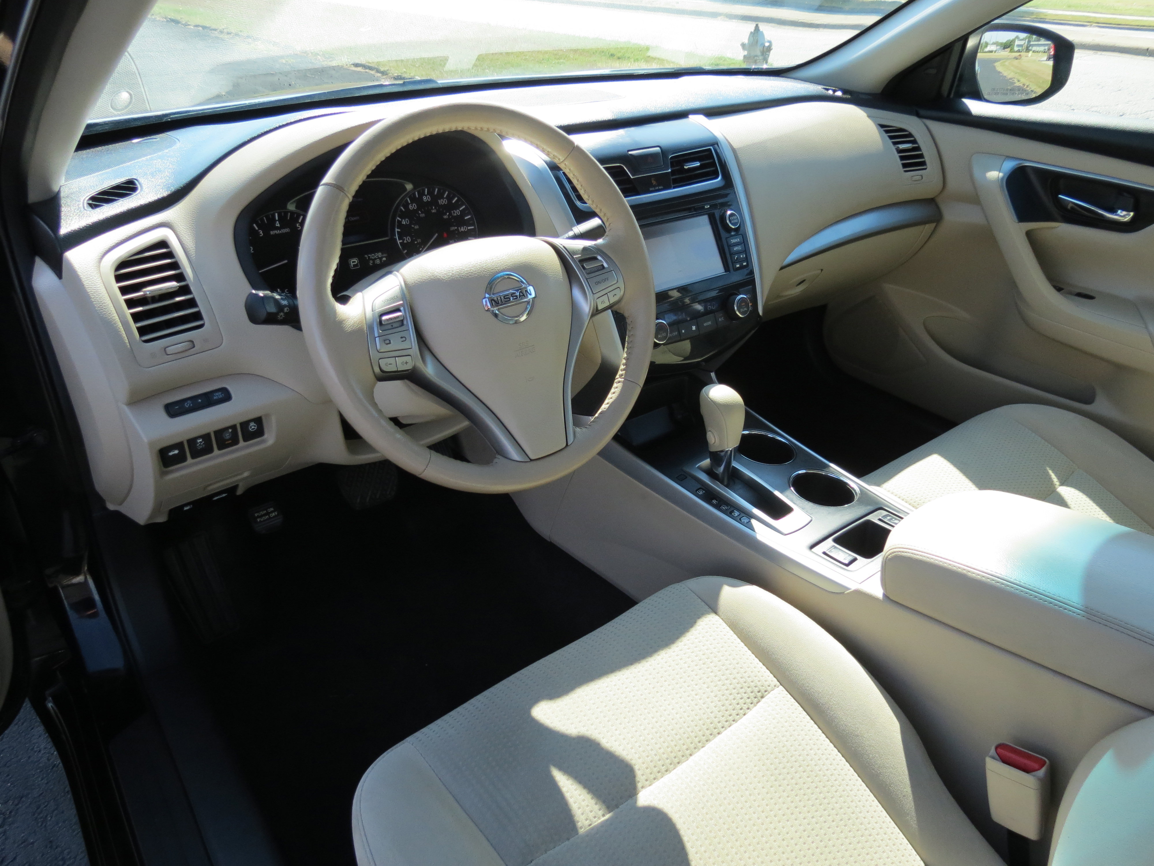 Used 2015 Nissan Altima 2.5 SV w/ Convenience Package image 30