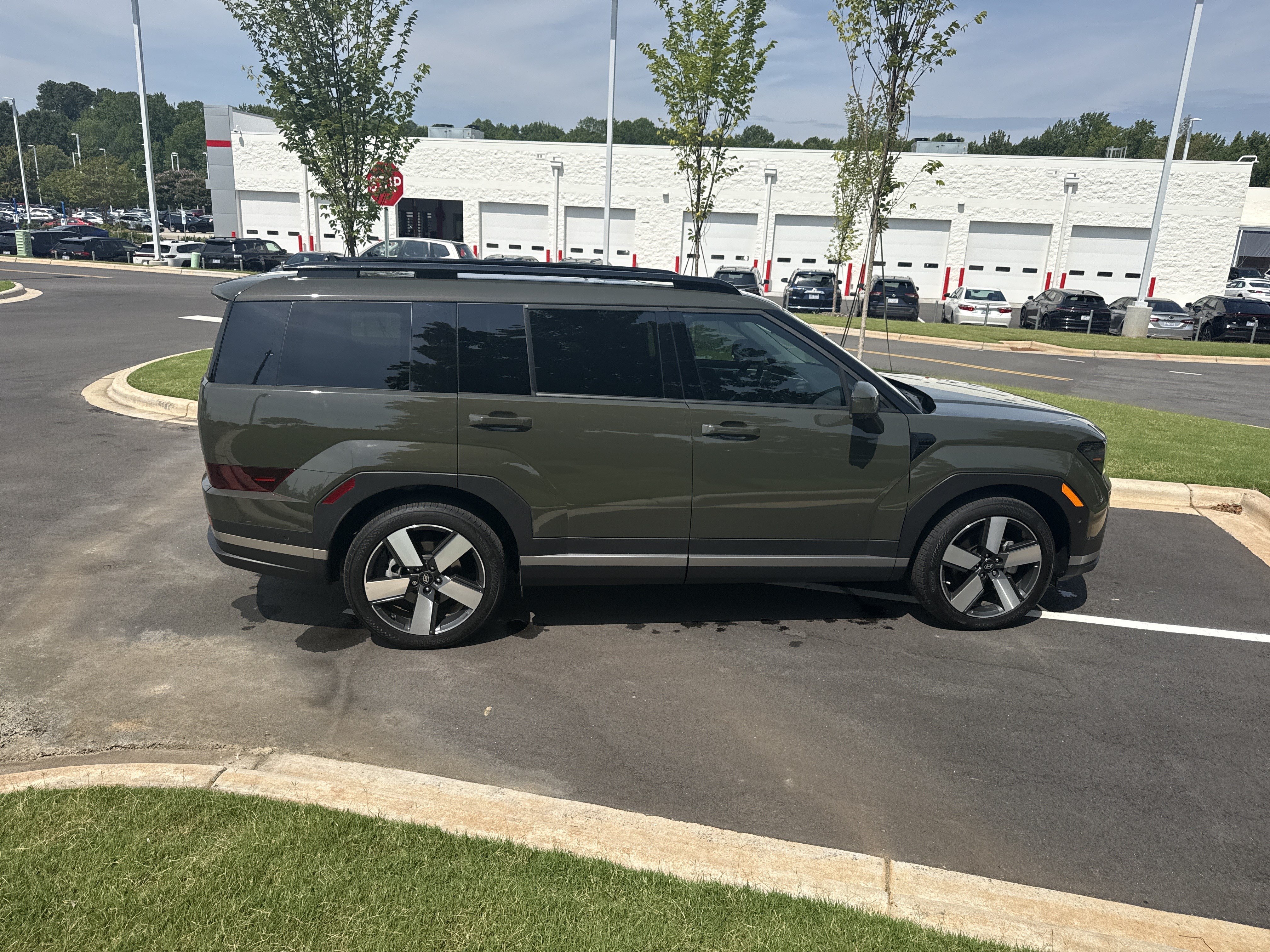 Used 2025 Hyundai Santa Fe Limited AWD/4WD image 21