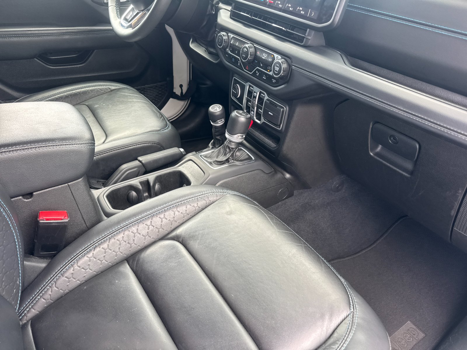 Used 2024 Jeep Wrangler High Altitude AWD/4WD image 18